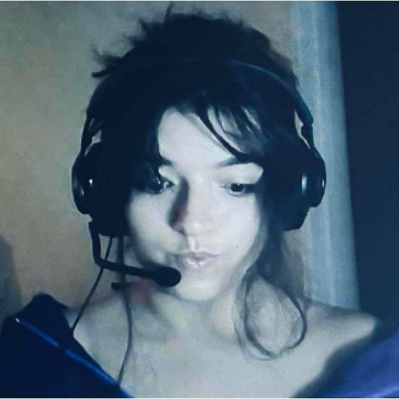 Meet your Posher, Olivia - Picture 1 of 1